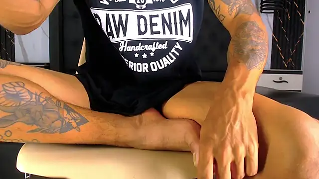 Hot Latino x online show from March 11, 2026, 7:41 pm