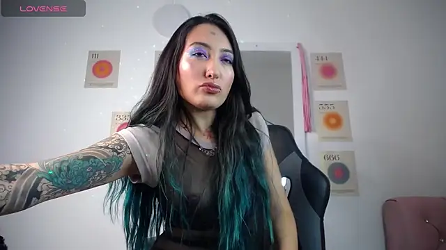 LunaAponte online show from February 21, 2026, 3:41 am