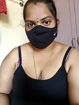 Snapshot of Paru_Tamil_Ponnu chatting on December 18, 2025, 6:07 am Paru Tamil Ponnu online show from December 18, 2025, 6:07 am