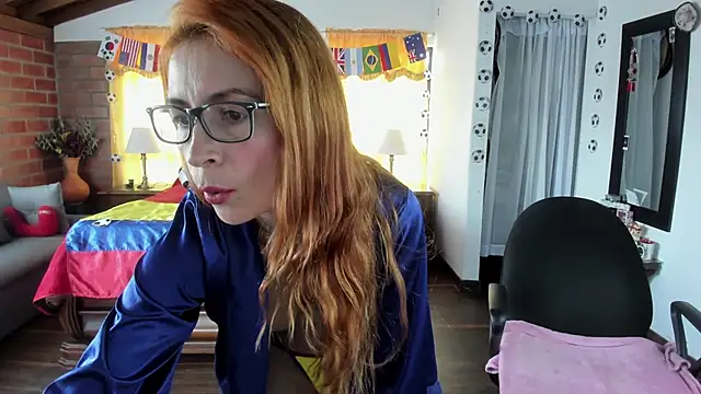 Snapshot of Charlotte-Willson chatting on June 27, 2026, 4:13 pm Charlotte-Willson online show from June 27, 2026, 4:13 pm