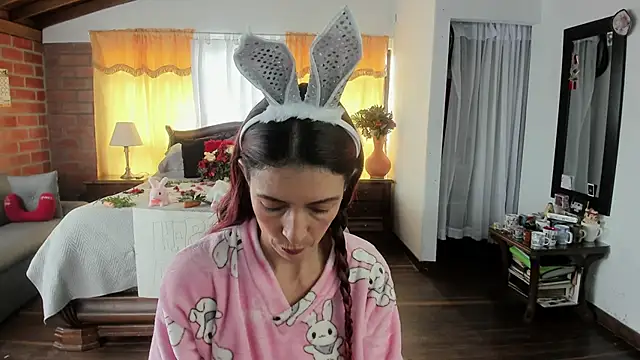 Snapshot of Charlotte-Willson chatting on April 6, 2026, 3:57 pm Charlotte-Willson online show from April 6, 2026, 3:57 pm