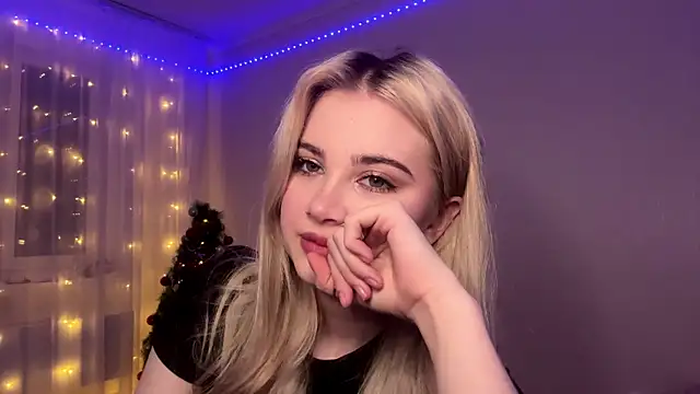 KarissaBoisse online show from January 10, 2026, 2:12 pm