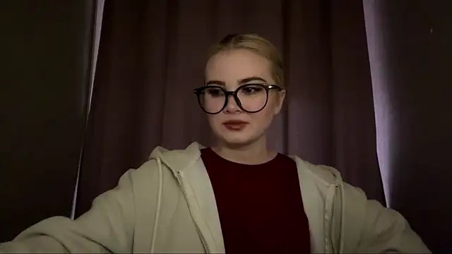 KarissaBoisse online show from December 21, 2025, 1:13 pm