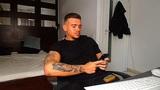 Snapshot of ElijahThorne chatting on February 27, 2026, 9:42 am ElijahThorne online show from February 27, 2026, 9:42 am