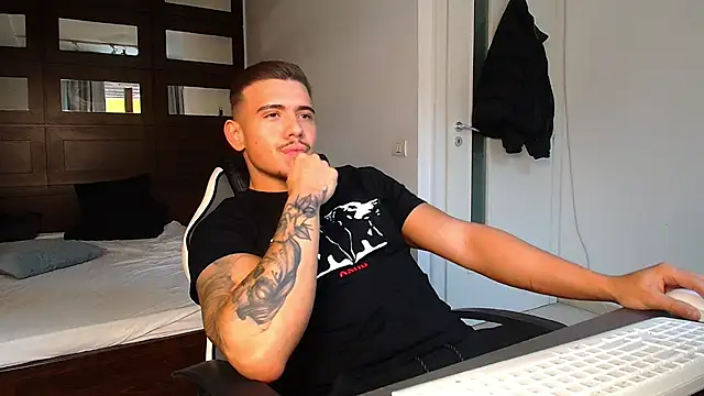 Snapshot of ElijahThorne chatting on February 19, 2026, 10:23 am ElijahThorne online show from February 19, 2026, 10:23 am