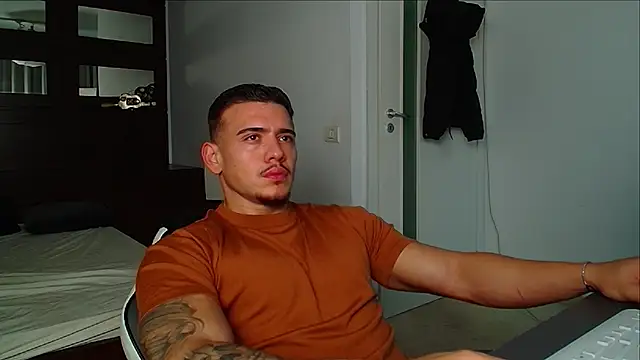 Snapshot of ElijahThorne chatting on December 2, 2025, 5:53 am ElijahThorne online show from December 2, 2025, 5:53 am