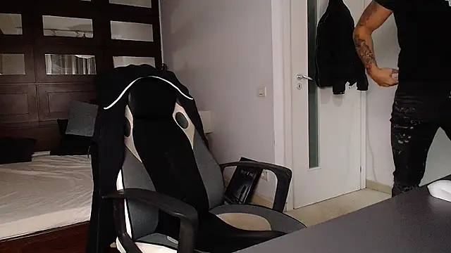 Snapshot of ElijahThorne chatting on February 24, 2026, 6:36 am ElijahThorne online show from February 24, 2026, 6:36 am