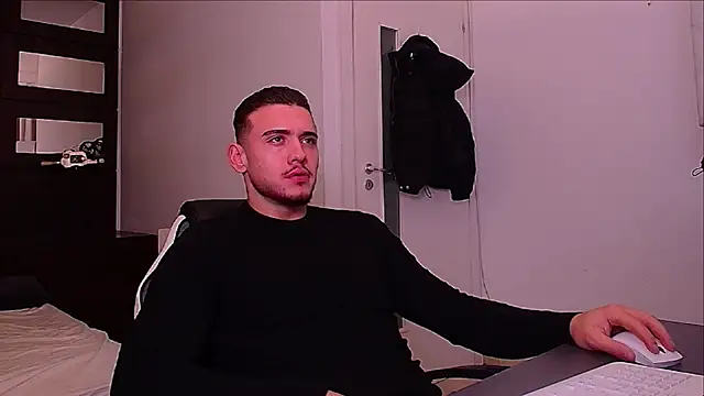 Snapshot of ElijahThorne chatting on December 22, 2025, 8:14 am ElijahThorne online show from December 22, 2025, 8:14 am