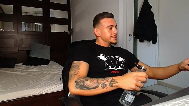 Snapshot of ElijahThorne chatting on February 25, 2026, 10:15 am ElijahThorne online show from February 25, 2026, 10:15 am