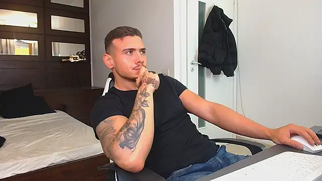 Snapshot of ElijahThorne chatting on February 6, 2026, 9:49 am ElijahThorne online show from February 6, 2026, 9:49 am