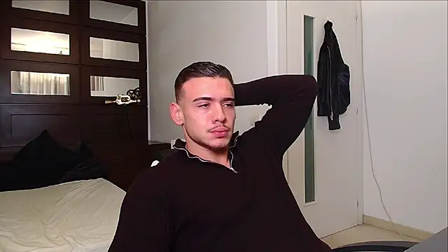 ElijahThorne online show from November 23, 2025, 5:39 am