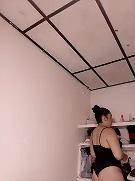 Snapshot of kira-stormm chatting on May 6, 2026, 9:52 pm kira-stormm online show from May 6, 2026, 9:52 pm