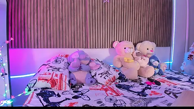 Hayley-Fox online show from December 14, 2025, 1:45 am