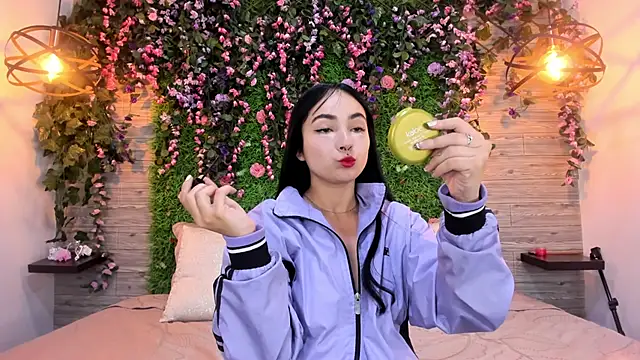 kittyMelvis online show from December 17, 2025, 1:10 am