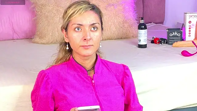 Snapshot of Lunitaa_Diva chatting on December 5, 2025, 2:37 pm Lunitaa Diva online show from December 5, 2025, 2:37 pm