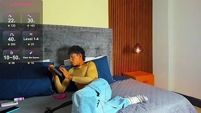 alan bless18 online show from December 2, 2025, 6:53 pm