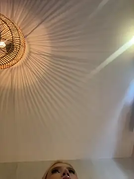 valeryfox   online show from January 9, 2026, 7:10 pm