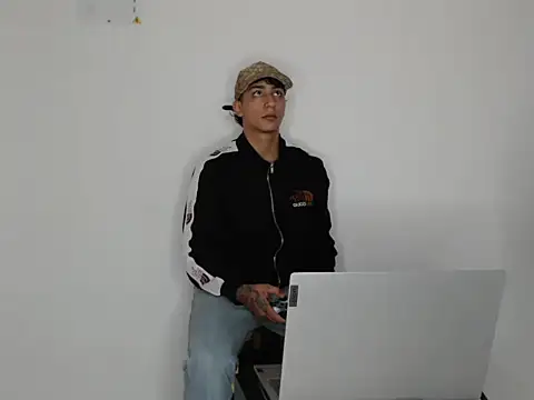 Snapshot of master_Tripa chatting on November 21, 2025, 9:14 pm master Tripa online show from November 21, 2025, 9:14 pm