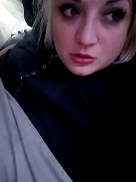 Snapshot of CharleyCream chatting on December 5, 2025, 10:14 am CharleyCream online show from December 5, 2025, 10:14 am