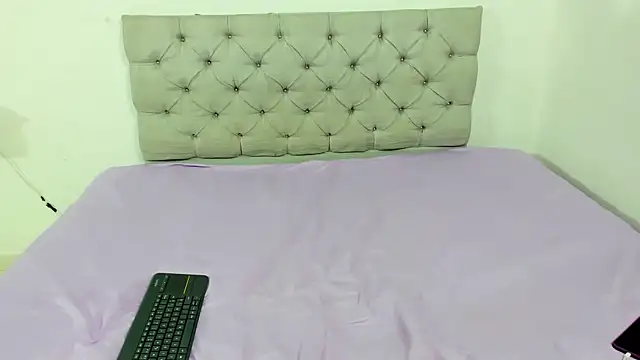 Snapshot of Briitney_tovar chatting on December 18, 2025, 3:55 am Briitney tovar online show from December 18, 2025, 3:55 am