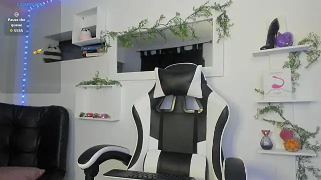 Ariel Laurentt online show from February 19, 2026, 3:47 am