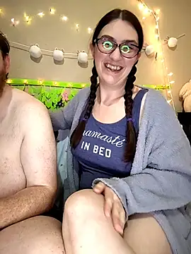 LaylaLucis online show from March 27, 2026, 4:21 am