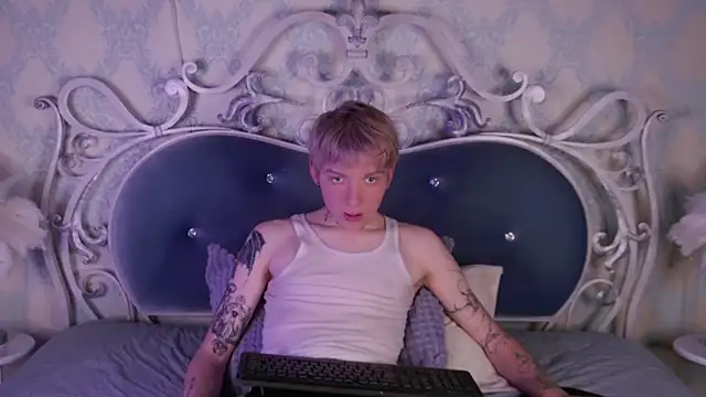 TRAVIS CLAS online show from November 28, 2025, 8:42 pm