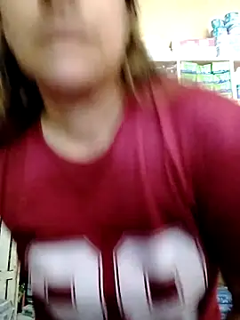 Snapshot of MIA-LARIOS chatting on April 13, 2026, 3:38 pm MIA-LARIOS online show from April 13, 2026, 3:38 pm