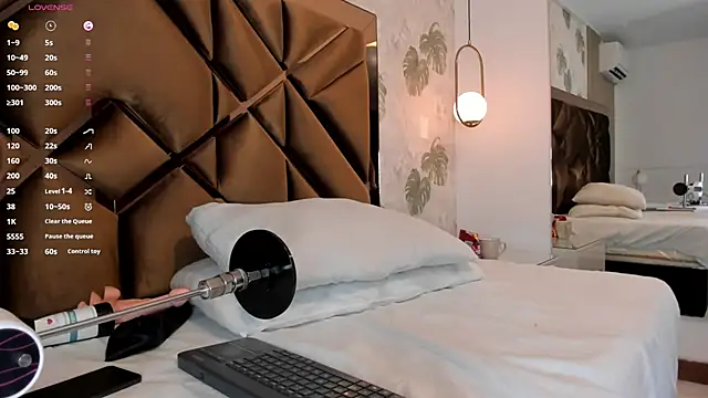 Alexa-Lynx online show from April 10, 2026, 5:03 am