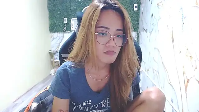 Snapshot of imadriana12 chatting on November 25, 2025, 8:47 am imadriana12 online show from November 25, 2025, 8:47 am