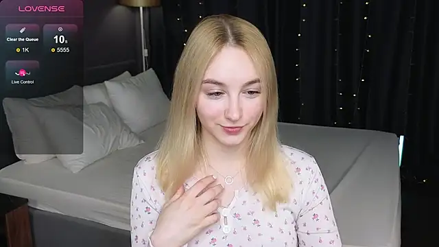 Snapshot of Shy_Polly chatting on June 2, 2026, 12:10 am Shy Polly online show from June 2, 2026, 12:10 am