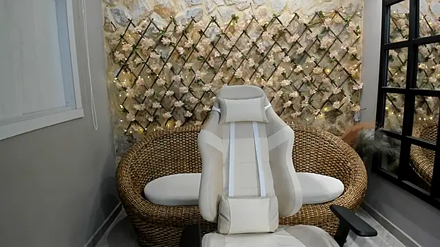 TATTOOSEXDOLL online show from December 1, 2025, 7:04 pm