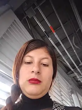 Snapshot of AnaMaria-12 chatting on December 17, 2025, 5:18 pm AnaMaria-12 online show from December 17, 2025, 5:18 pm