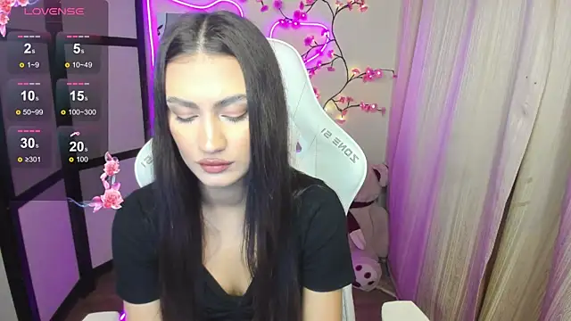 Snapshot of AdeleLuu chatting on November 25, 2025, 1:39 am AdeleLuu online show from November 25, 2025, 1:39 am