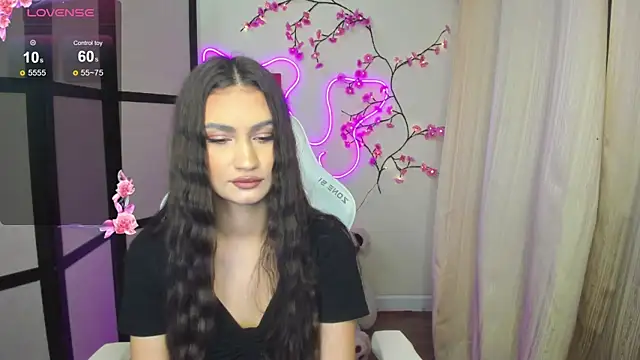 Snapshot of AdeleLuu chatting on November 22, 2025, 1:37 am AdeleLuu online show from November 22, 2025, 1:37 am