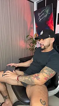 Snapshot of NikoHank chatting on January 17, 2026, 6:28 am NikoHank online show from January 17, 2026, 6:28 am