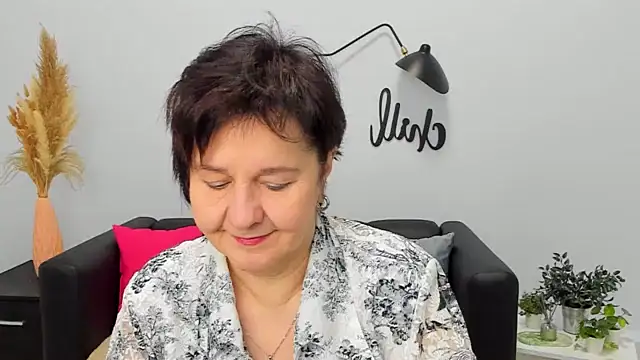 EveRalphes online show from December 2, 2025, 7:21 am