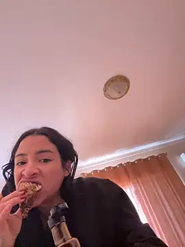 bella Matos online show from November 24, 2025, 12:05 pm