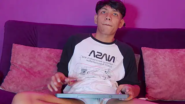 Snapshot of Liam_Sinclair chatting on January 15, 2026, 8:12 pm Liam Sinclair online show from January 15, 2026, 8:12 pm