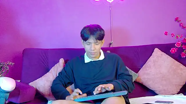 Snapshot of Liam_Sinclair chatting on February 5, 2026, 7:32 pm Liam Sinclair online show from February 5, 2026, 7:32 pm