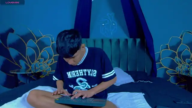 Snapshot of Liam_Sinclair chatting on December 5, 2025, 12:59 pm Liam Sinclair online show from December 5, 2025, 12:59 pm