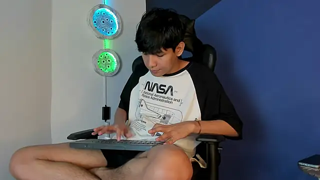 Snapshot of Liam_Sinclair chatting on January 8, 2026, 8:04 pm Liam Sinclair online show from January 8, 2026, 8:04 pm