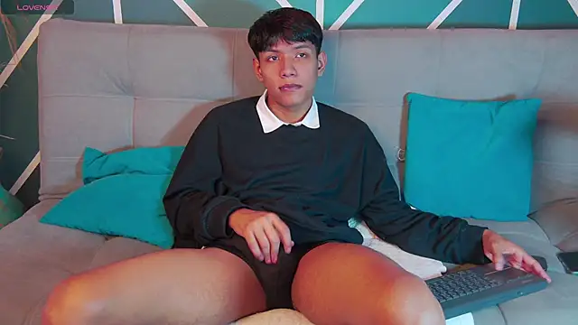 Snapshot of Liam_Sinclair chatting on December 16, 2025, 12:53 pm Liam Sinclair online show from December 16, 2025, 12:53 pm