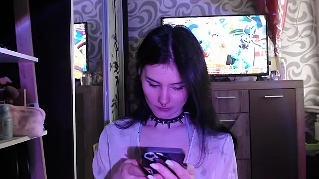 Moon raven online show from April 7, 2026, 3:03 pm