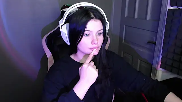 Moon raven online show from January 18, 2026, 9:51 pm