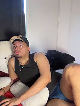 Snapshot of Henry_villa23 chatting on December 13, 2025, 8:15 pm Henry villa23 online show from December 13, 2025, 8:15 pm