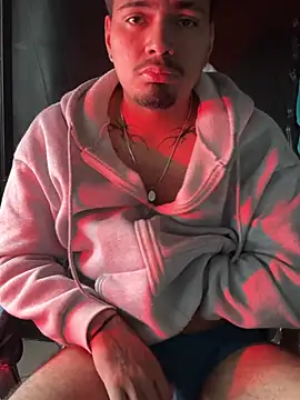 Snapshot of Henry_villa23 chatting on January 18, 2026, 5:27 pm Henry villa23 online show from January 18, 2026, 5:27 pm