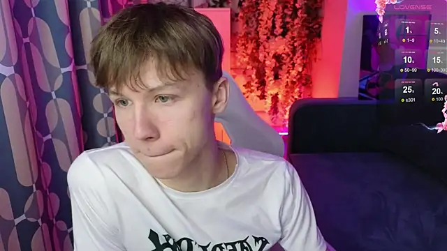 cuMte boy online show from April 26, 2026, 1:25 am