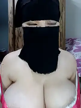 Snapshot of Honeygirl100 chatting on January 10, 2026, 7:31 pm Honeygirl100 online show from January 10, 2026, 7:31 pm