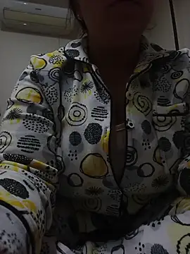 Snapshot of Honeygirl100 chatting on January 13, 2026, 7:40 pm Honeygirl100 online show from January 13, 2026, 7:40 pm